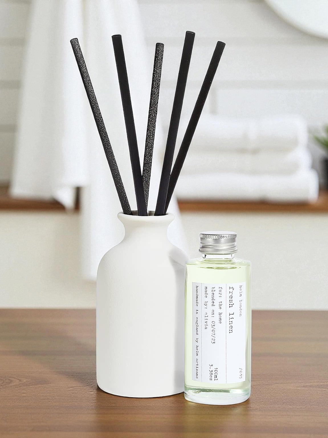 Fresh Linen Reed Diffuser – 100ml Ceramic Vessel by Helm London