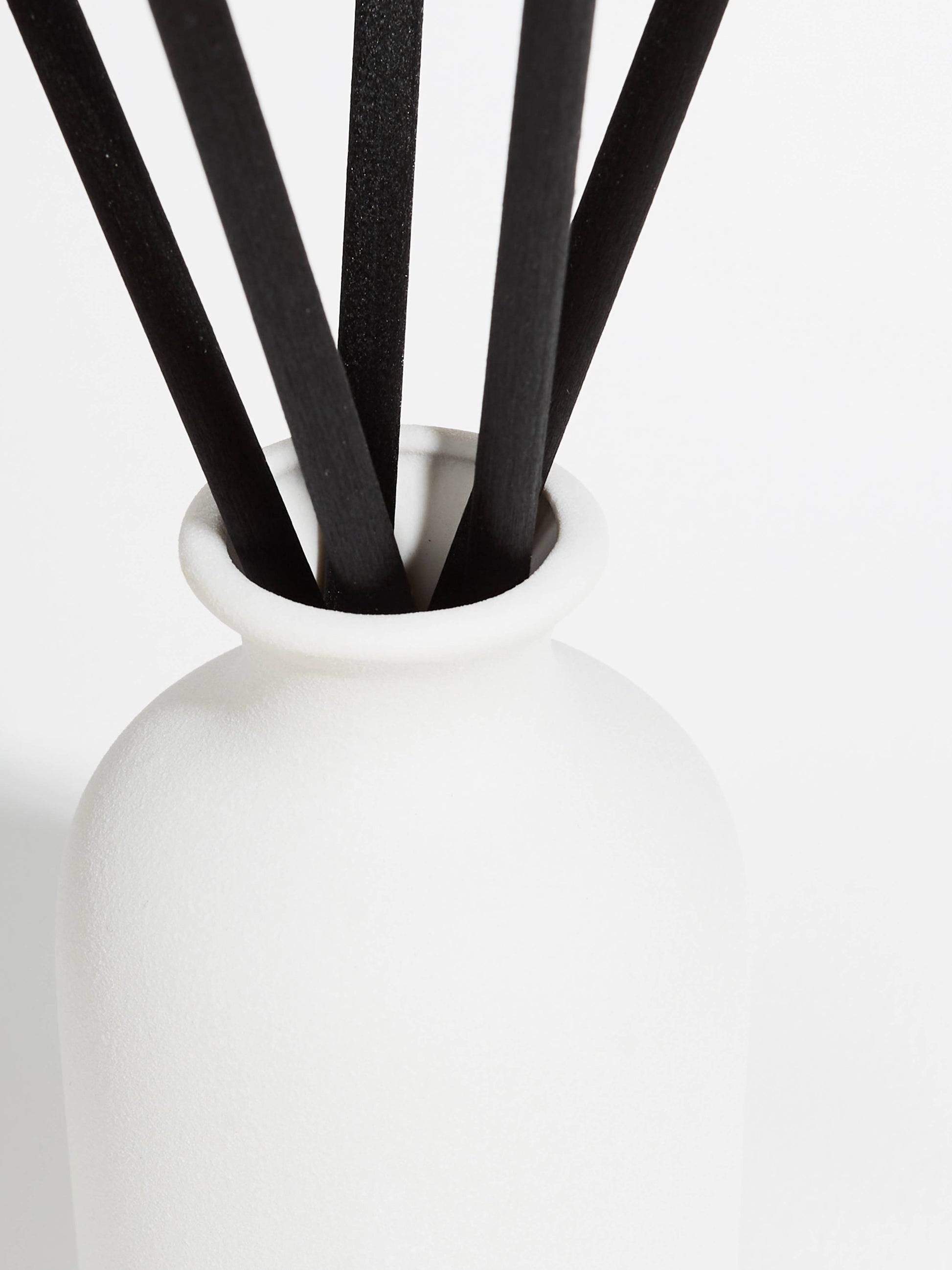 Helm London Eucalyptus Luxury Reed Diffuser at Joetie Home Fragrance. Luxury Handmade Apothecary Soy Candles